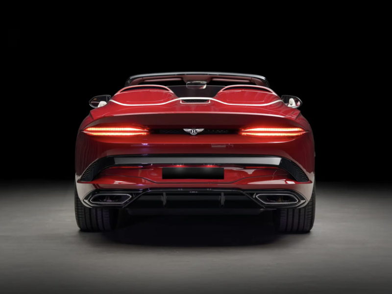 Купить Bentley Bacalar бензин 2022 id-1008364 в Киеве, Фото №[delta]