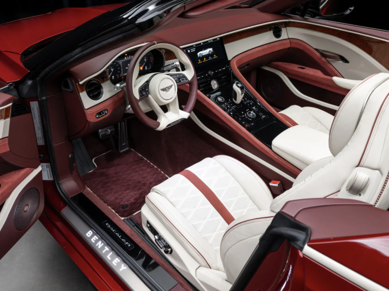 Купить Bentley Bacalar бензин 2022 id-1008364 в Киеве, Фото №[delta]