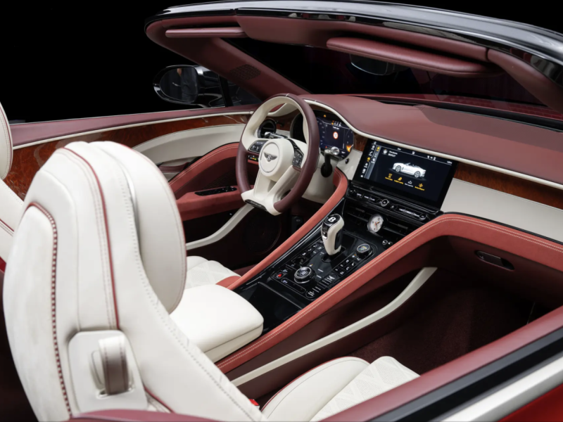 Купить Bentley Bacalar бензин 2022 id-1008364 в Киеве, Фото №[delta]