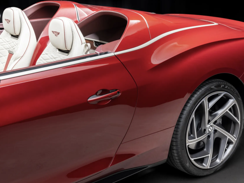Купить Bentley Bacalar бензин 2022 id-1008364 в Киеве, Фото №[delta]