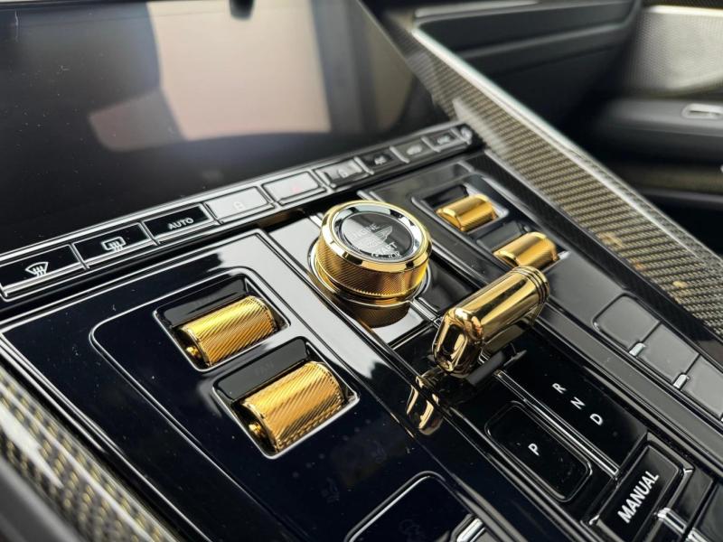 Купить Aston-Martin DB12 Goldfinger Edition 1 of 60 бензин 2026 id-1008371 в Киеве, Фото №[delta]