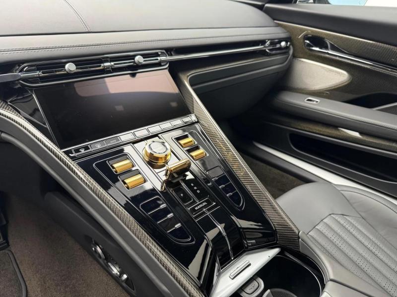 Купить Aston-Martin DB12 Goldfinger Edition 1 of 60 бензин 2026 id-1008371 в Киеве, Фото №[delta]