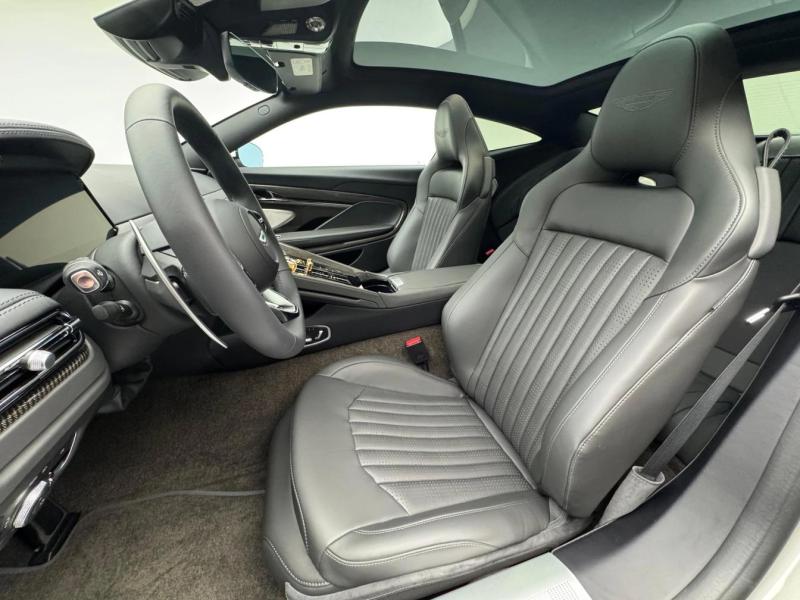 Купить Aston-Martin DB12 Goldfinger Edition 1 of 60 бензин 2026 id-1008371 в Киеве, Фото №[delta]