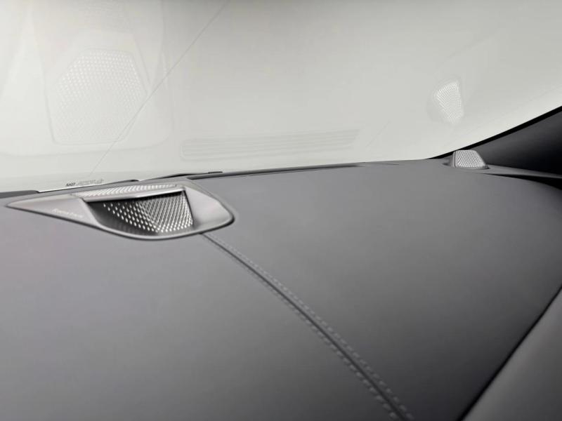 Купить Aston-Martin DB12 Goldfinger Edition 1 of 60 бензин 2026 id-1008371 в Киеве, Фото №[delta]