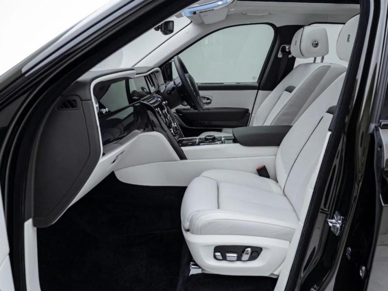 Купить Rolls-Royce Cullinan BLACK BADGE бензин 2026 id-1008383 в Киеве, Фото №[delta]