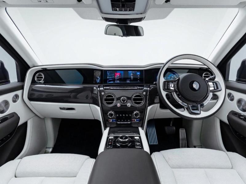 Купить Rolls-Royce Cullinan BLACK BADGE бензин 2026 id-1008383 в Киеве, Фото №[delta]