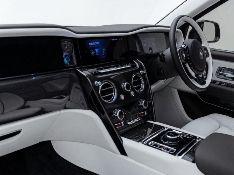 Купить Rolls-Royce Cullinan BLACK BADGE бензин 2026 id-1008383 в Киеве, Фото №[delta]