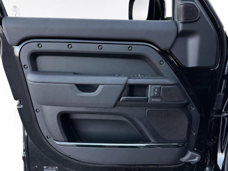 Купить Land-Rover Defender Octa бензин 2026 id-1008501 в Киеве, Фото №[delta]